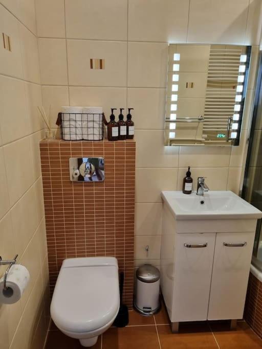 Apartamento Przytulne Mieszkanko Z Balkonem I Parkingiem W Sercu Pragi Poludnie Varsovia