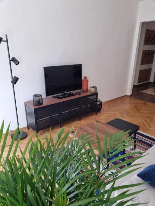 Przytulne Mieszkanko Z Balkonem I Parkingiem W Sercu Pragi Poludnie Apartamento *